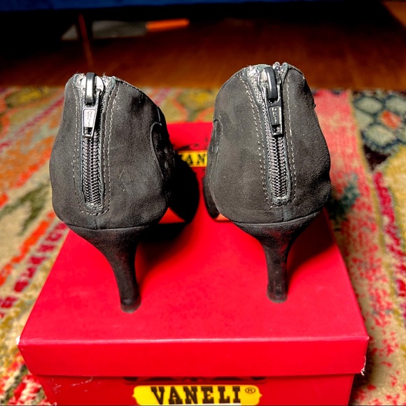 3/$20 🎉 Vaneli Porter Black Suede Peep Toe Heels, Size 8 - Picture 3 of 4